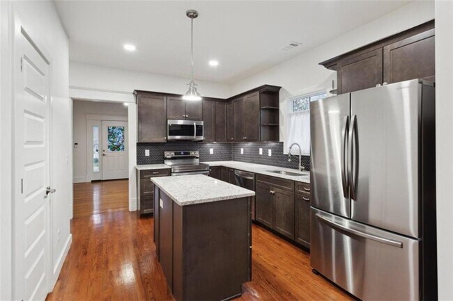 Building Photo - 111 Clifton St SE