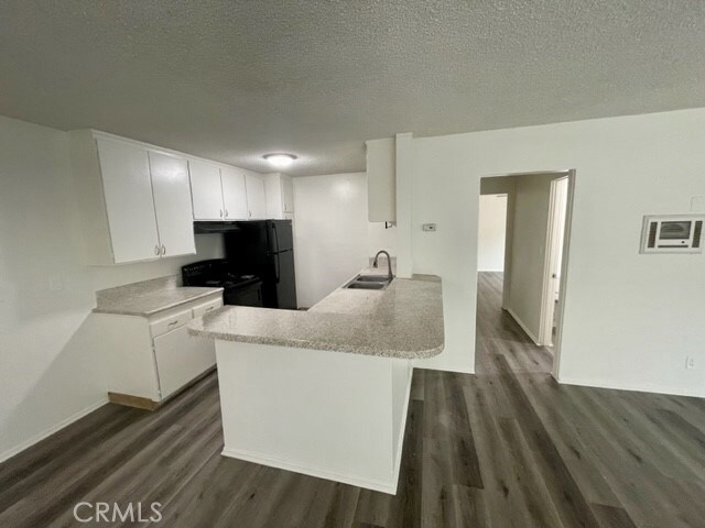 Building Photo - 685 E Vista Chino