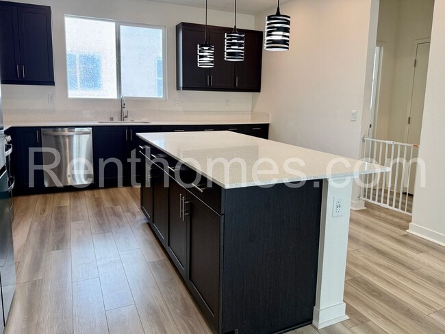 Building Photo - Otay Mesa, 5841 Seacliff Pl #95, LVP Flooring, Quartz Counters, 8 Solar Panels, AC, 2 Car Garage.