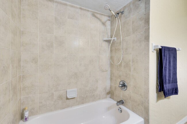 Building Photo - Charming 3BR/2BA Single-Family Home in Por...