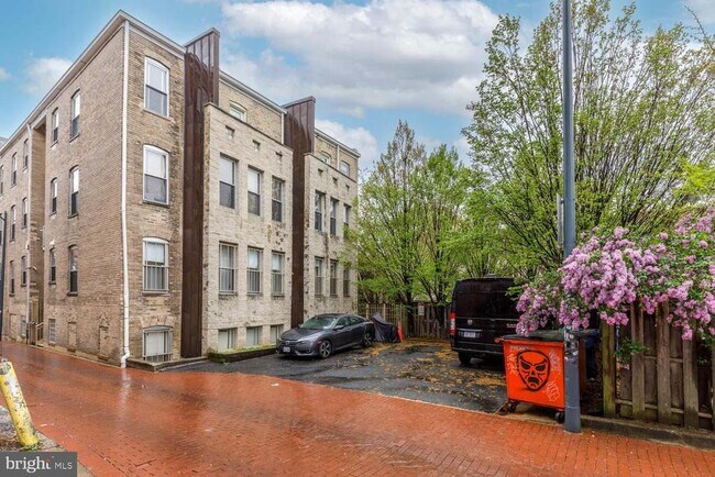 Building Photo - 2914 11th St NW