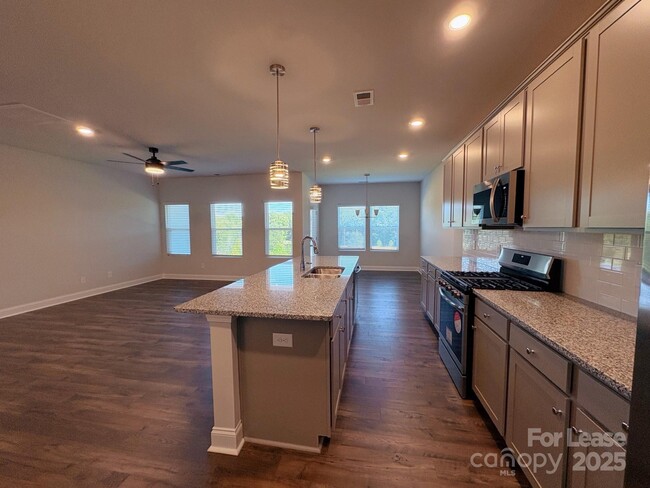 Building Photo - 1038 Mapletree Ln