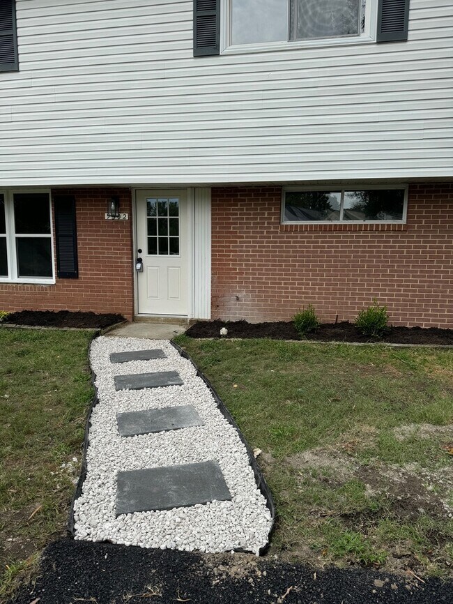 Building Photo - 9302 Holbrook Dr