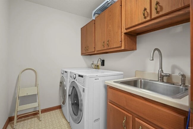 Building Photo - 8115 Calera Dr