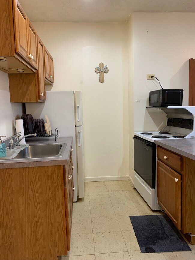 Building Photo - 206 Park St