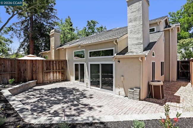 Building Photo - 1539 Trimingham Dr