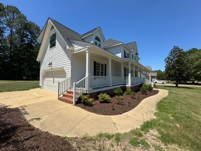 Building Photo - 1/2 off the first month!!