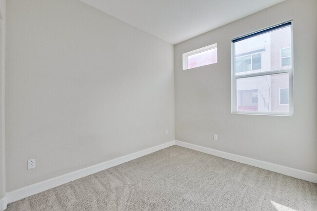 Building Photo - Exquisite 3 bedroom 3 bathroom home in San Jose Blossom Hill area!