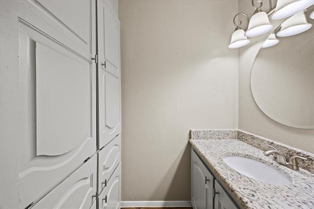 Building Photo - 3905 Village Dr