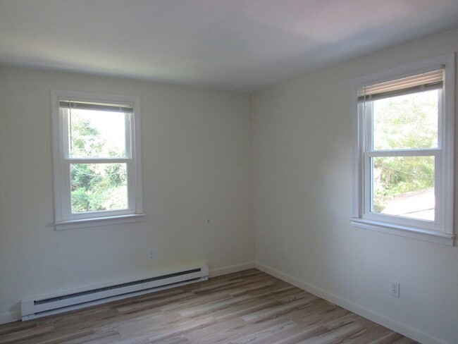 Building Photo - 47 Vinebrook Rd