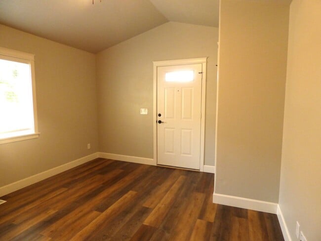 Building Photo - 3576-3578 Fisher Ct NE Salem, OR 97305