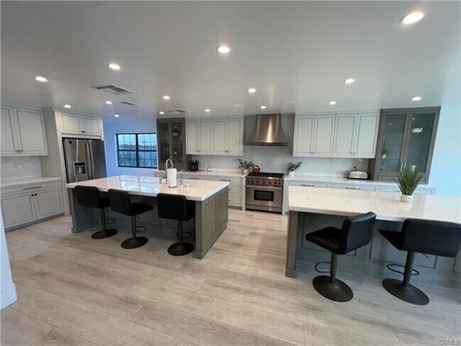 Building Photo - Stunning Lakefront Retreat in Gated Canyon...