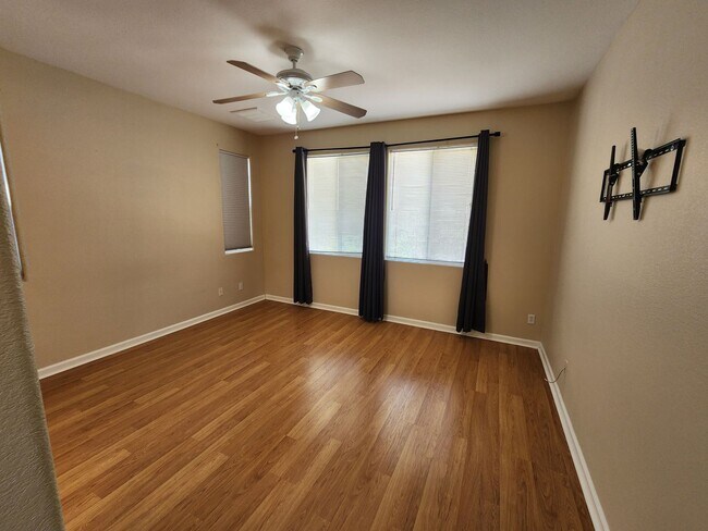 Building Photo - Inviting and Warm 3 Bedroom 2 Bath Home in Newman CA