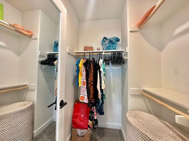 Building Photo - Modern 3BR Townhome in Ocean View Hills with Attached Garage & Open Floor Plan