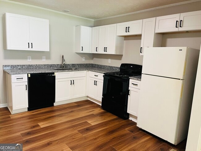 Building Photo - 31 Swan Dr