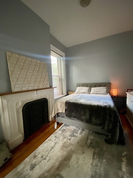 Building Photo - 8 Centre St