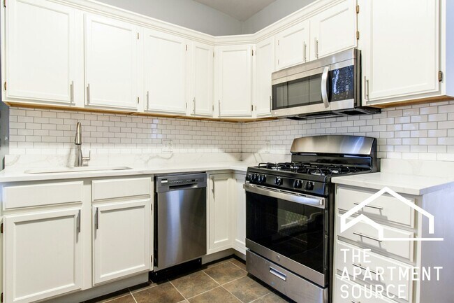 Primary Photo - 3036 N Seminary Ave