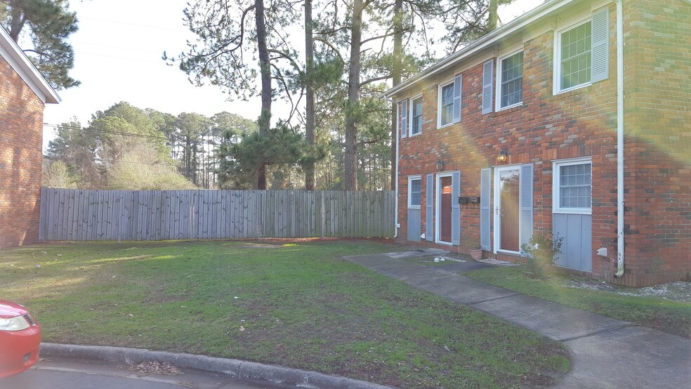 Building Photo - 3000 Golden Rd