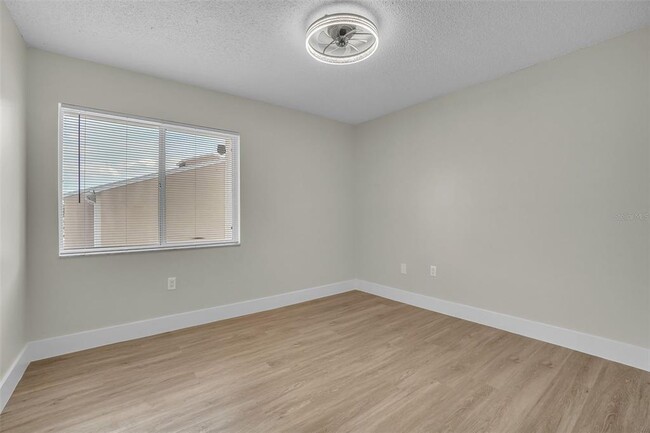 Building Photo - 5235 Vineland Rd