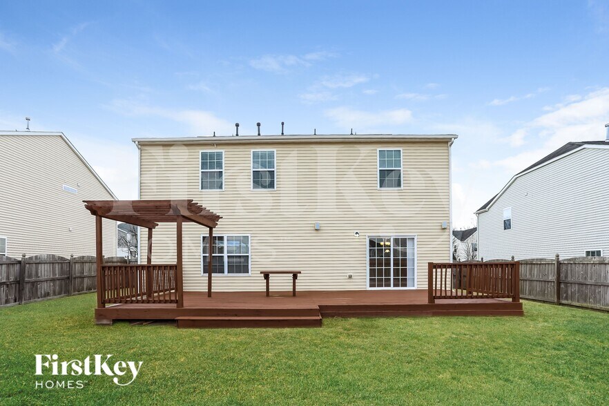 Building Photo - 5921 Sandpiper Farm Ln