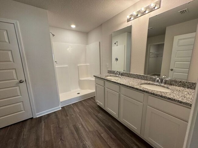 Building Photo - Pensacola - Deer Run - 4 bed, 2 bath w/ co...