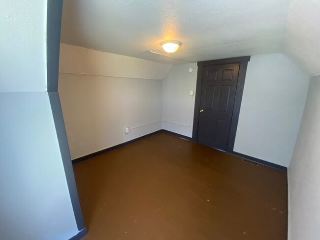 Building Photo - 428 Avenue E