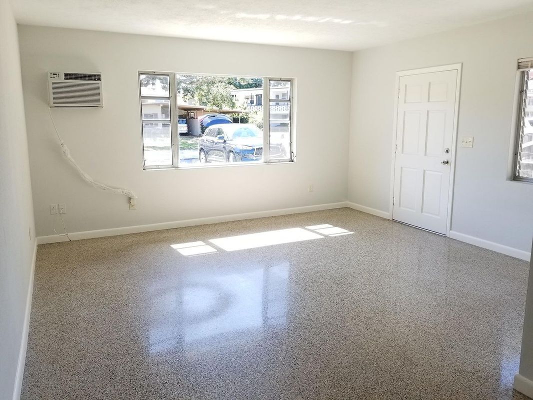 Building Photo - 2325 Belmar Dr