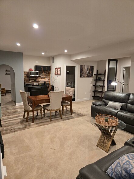 Building Photo - 10604 McCormick Farm Dr