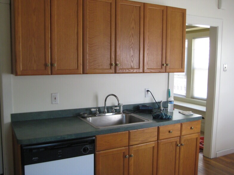 Building Photo - 2577 E 127th St