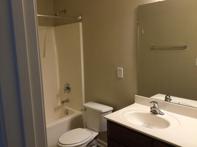 Building Photo - 88 Killington Dr