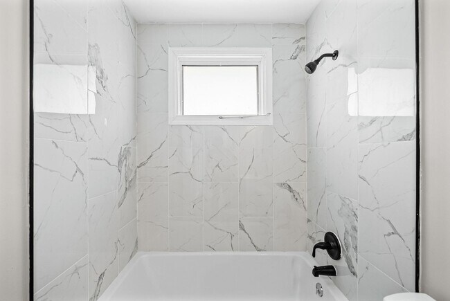 Building Photo - 111 Tandy Dr