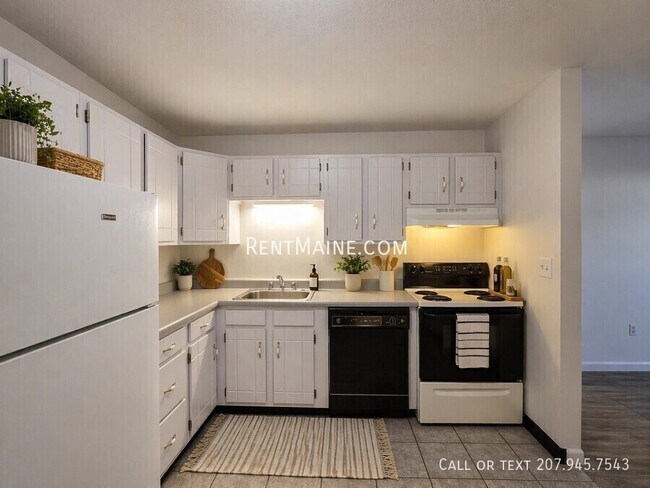 Building Photo - 10 Tall Pines Dr