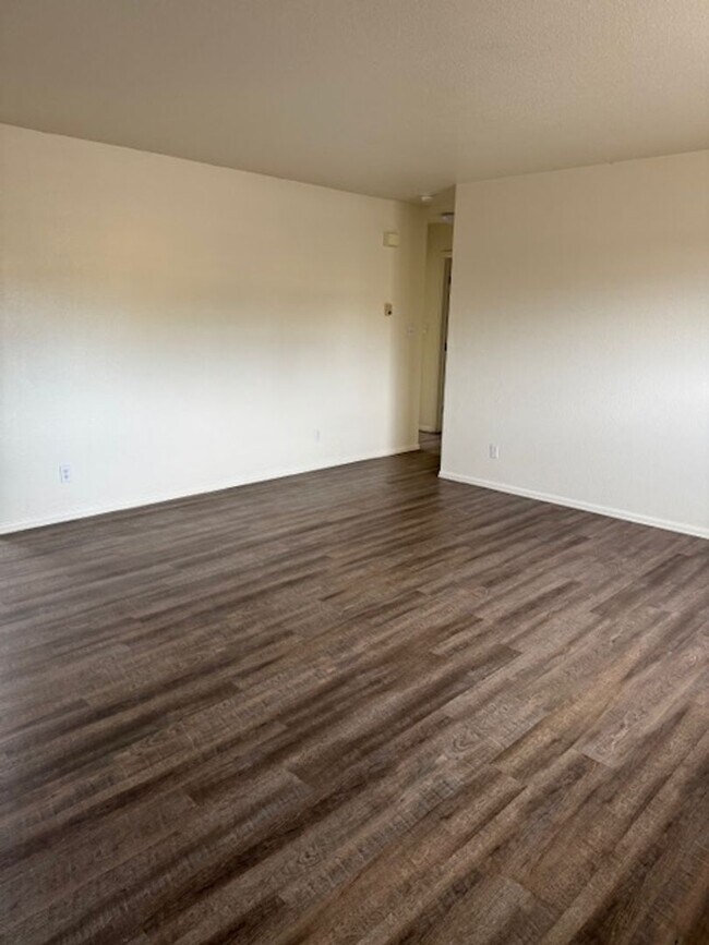 Building Photo - 2108 E 14th St