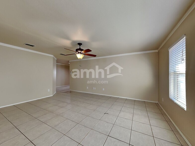 Building Photo - 1405 Sun Breeze Dr