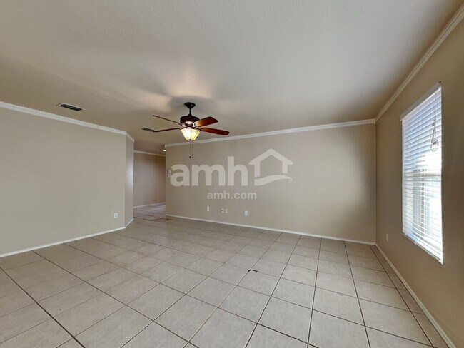 Building Photo - 1405 Sun Breeze Dr