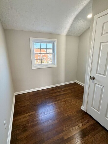 Building Photo - 3413 Wallford Dr