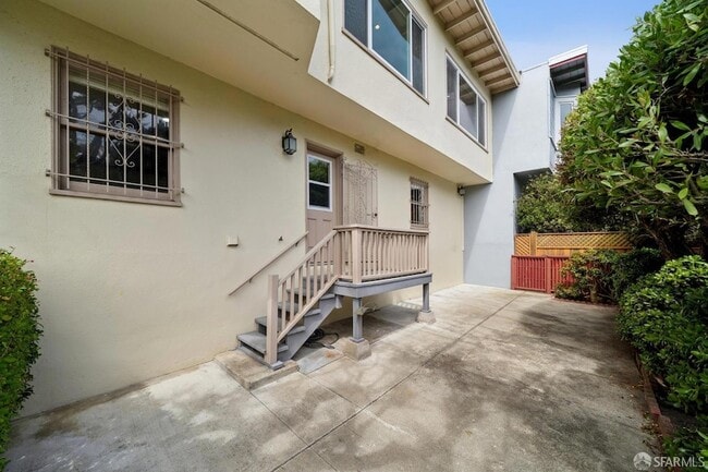 Building Photo - 74 Sunview Dr