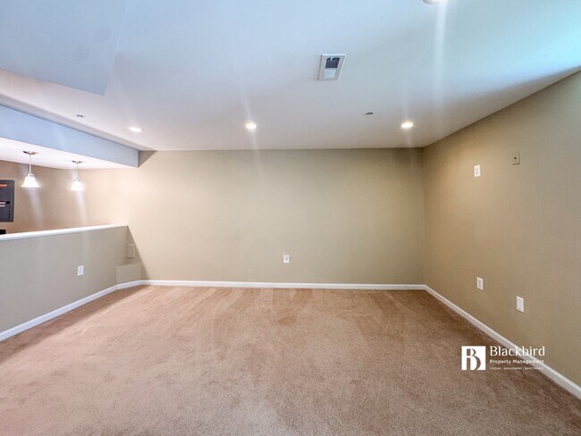 Building Photo - 13615 Tree Leaf Ct