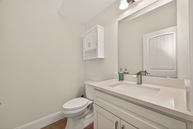 Building Photo - 2211 Silverbonnet St
