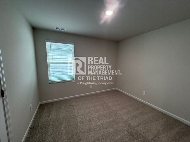 Building Photo - 2262 Cherry Ln