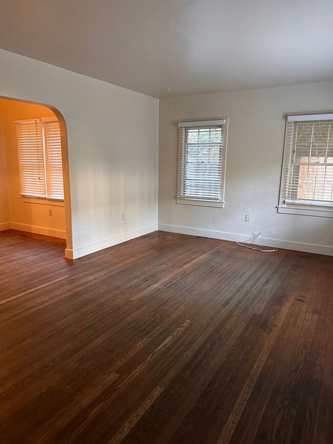 Building Photo - Charming House Located Steps From UCD