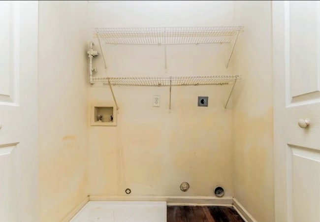 Building Photo - 2048 Buffalo Way