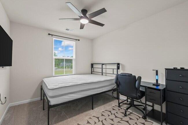 Building Photo - 338 Myrtle Mdws Dr