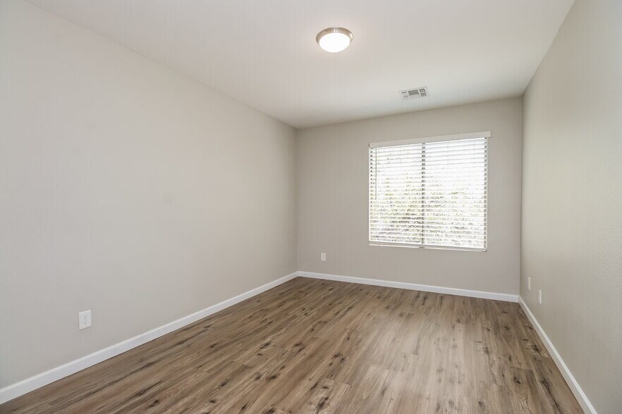 Building Photo - 1198 E Dust Devil Dr