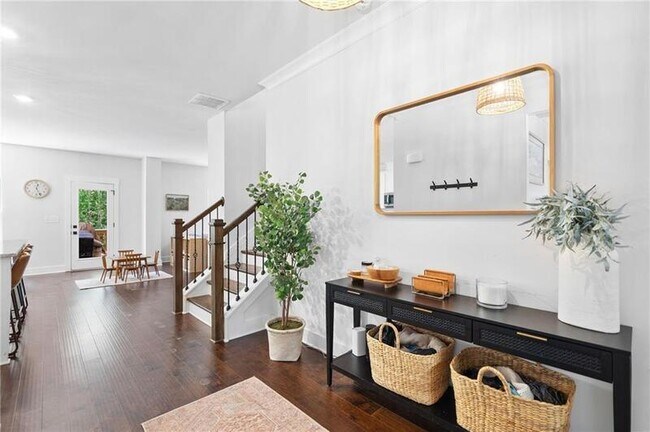 Building Photo - 178 Crestbrook Wy