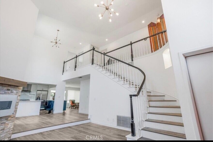 Building Photo - 2481 S Bundy Dr