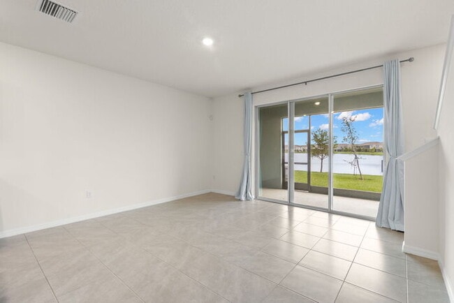 Building Photo - LIKE NEW Townhome For Rent in Mangrove Point!