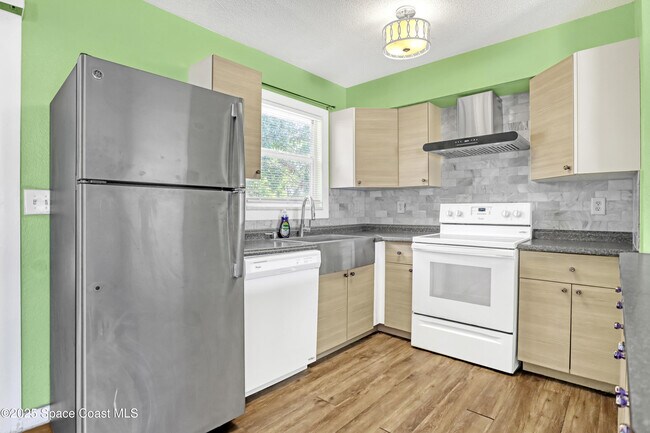 Building Photo - 775 Bianca Dr NE