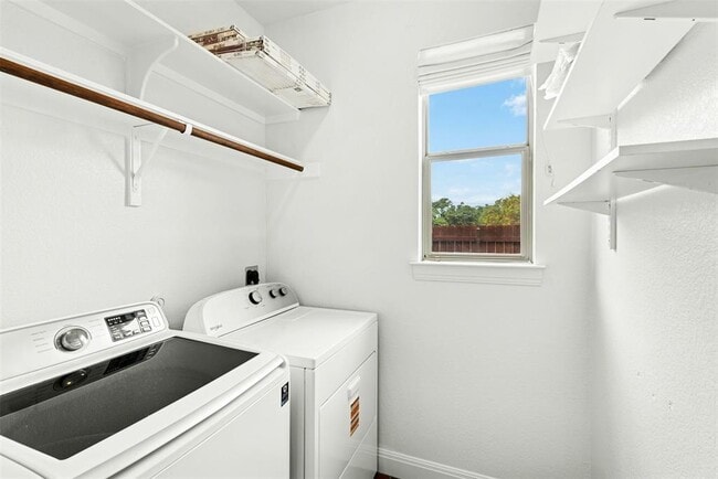 Building Photo - 430 Old Fitzhugh Rd