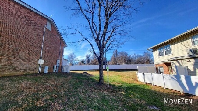 Building Photo - 422 Muirs Chapel Rd